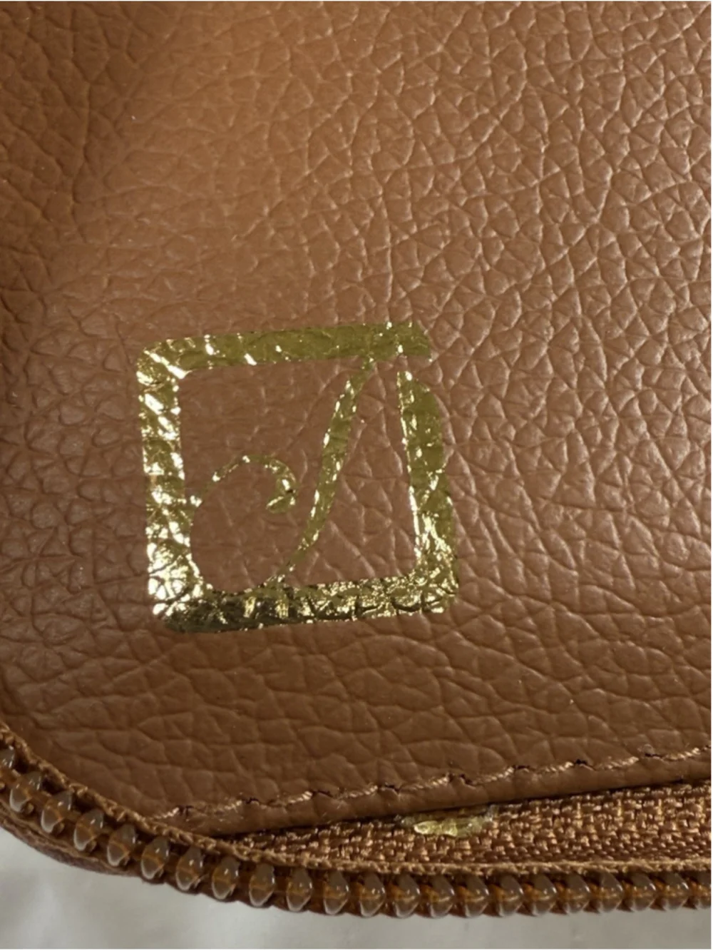 Stone Mountain Embossed Women's Leather Wallet NWT